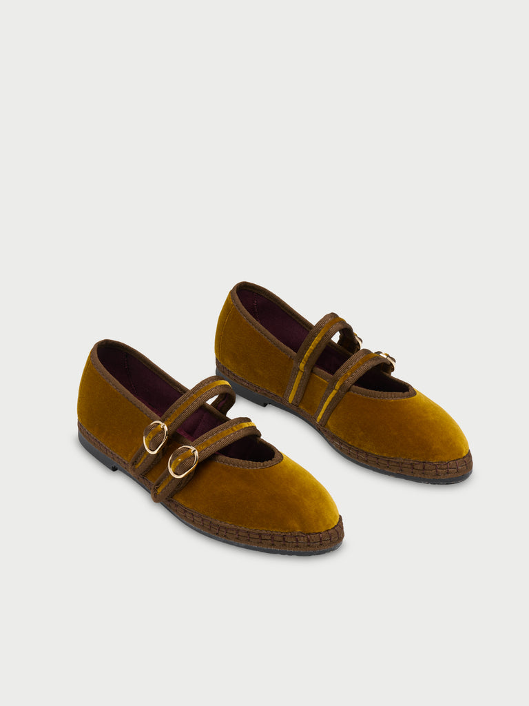 Claire Ochre