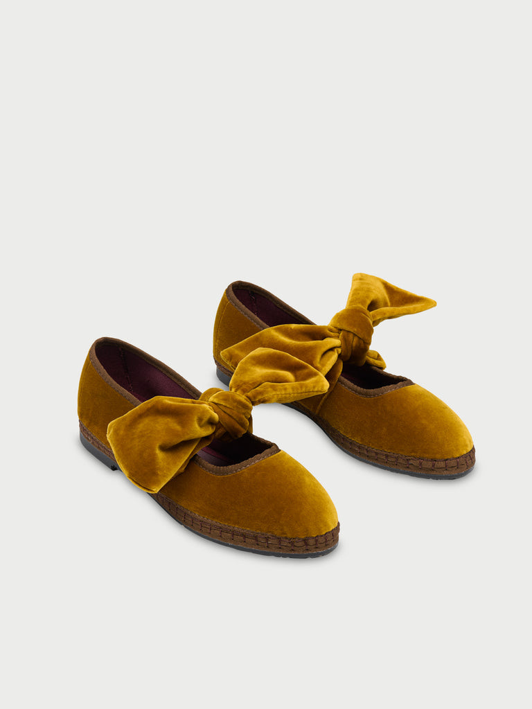 Lyra Ochre