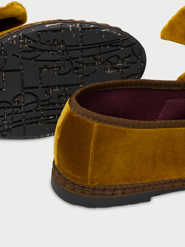 Lyra Ochre